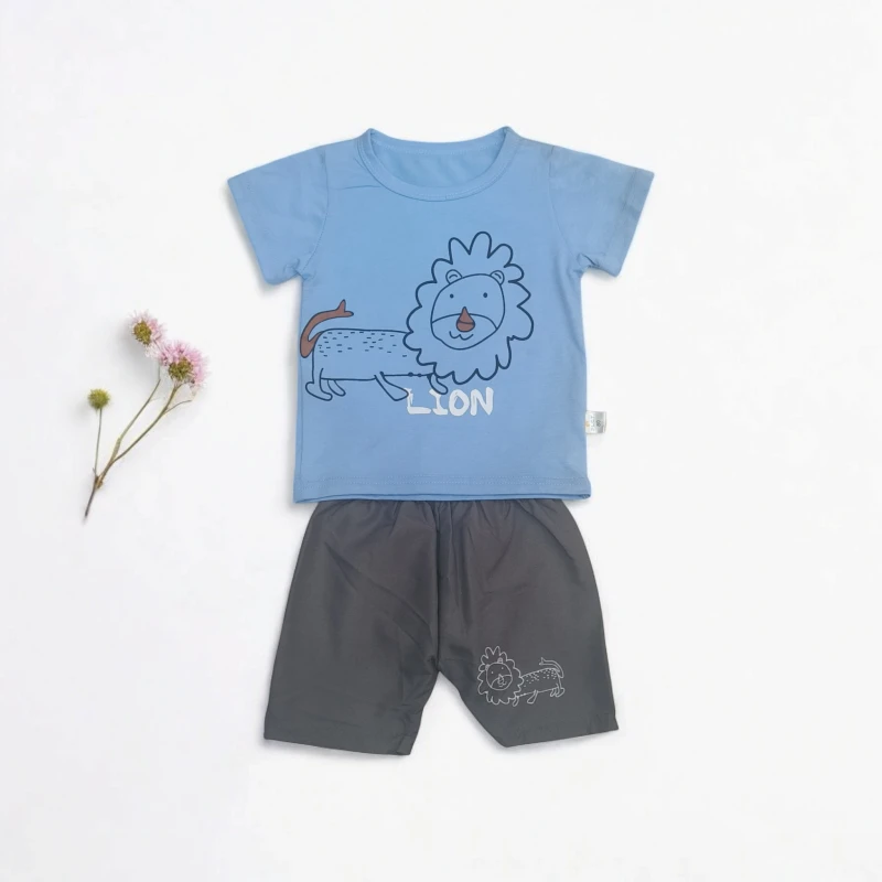 Lion printed T-shirt and Shorts